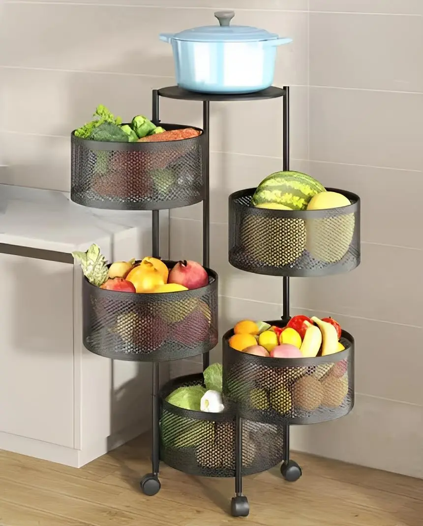 Carrito organizador con ruedas en la cocina, cestos con frutas y verduras